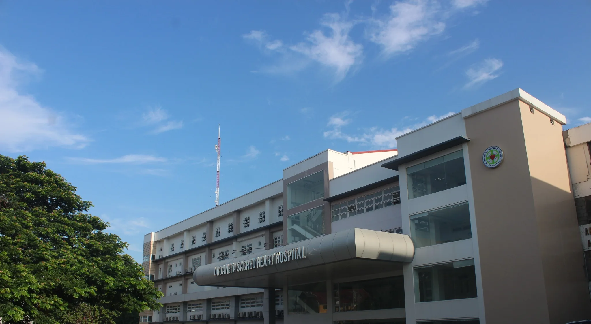 Exterior of Urdaneta Sacred Heart Hospital